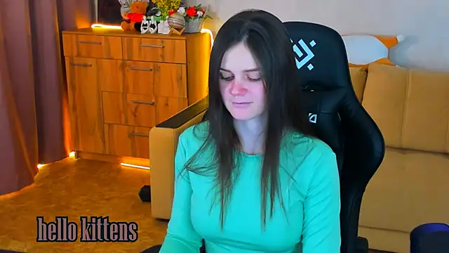 Snapshot of Lora_Cain chatting on 12.19.24 Lora Cain online show from 12.19.24