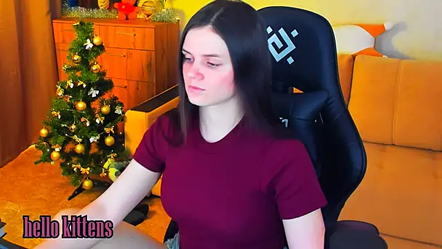 Snapshot of Lora_Cain chatting on 12.20.24 Lora Cain online show from 12.20.24