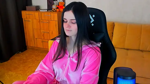 Snapshot of Lora_Cain chatting on 01.13.25 Lora Cain online show from 01.13.25