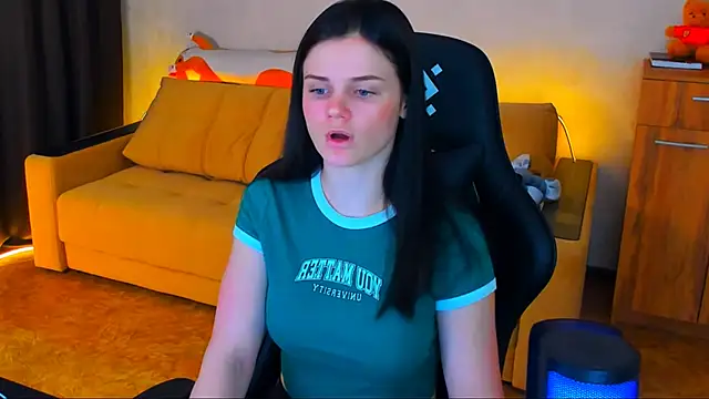 Snapshot of Lora_Cain chatting on 01.15.25 Lora Cain online show from 01.15.25