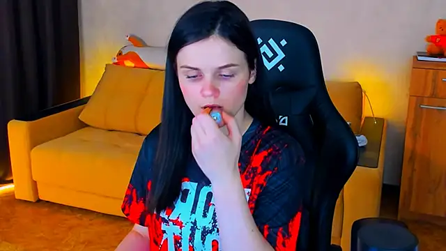 Snapshot of Lora_Cain chatting on 01.15.25 Lora Cain online show from 01.15.25