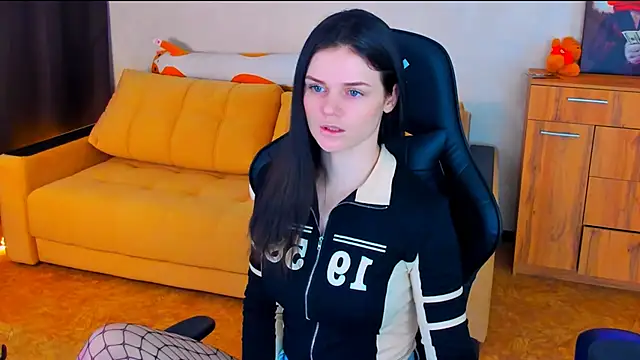 Snapshot of Lora_Cain chatting on 01.17.25 Lora Cain online show from 01.17.25