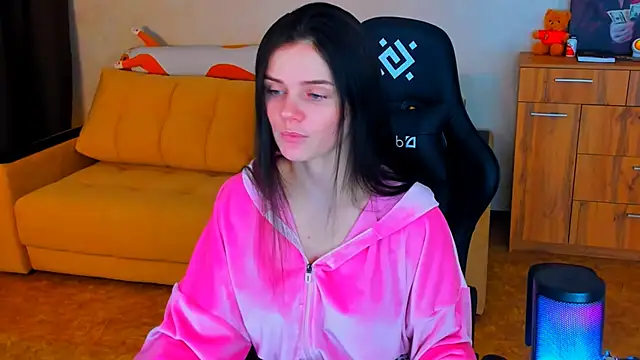 Snapshot of Lora_Cain chatting on 01.18.25 Lora Cain online show from 01.18.25