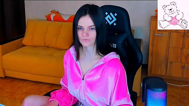 Snapshot of Lora_Cain chatting on 01.20.25 Lora Cain online show from 01.20.25