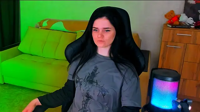 Snapshot of Lora_Cain chatting on 02.10.25 Lora Cain online show from 02.10.25