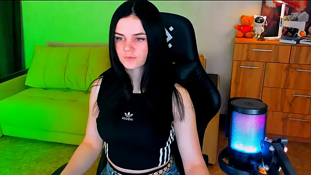 Snapshot of Lora_Cain chatting on 02.11.25 Lora Cain online show from 02.11.25