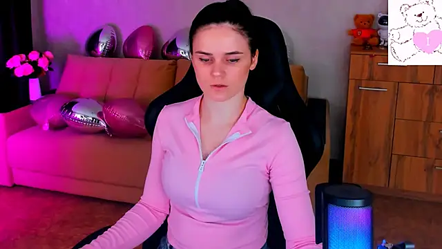 Snapshot of Lora_Cain chatting on 02.14.25 Lora Cain online show from 02.14.25