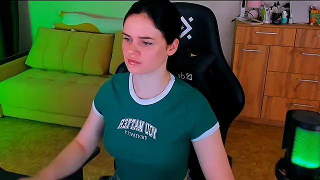 Snapshot of Lora_Cain chatting on 03.03.25 Lora Cain online show from 03.03.25