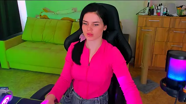 Snapshot of Lora_Cain chatting on 03.10.25 Lora Cain online show from 03.10.25