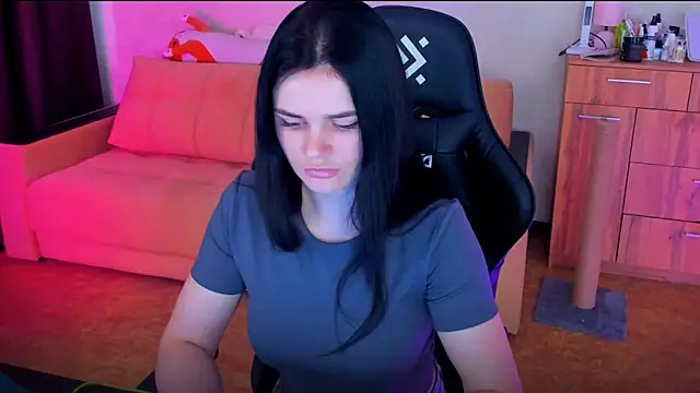 Snapshot of Lora_Cain chatting on 03.11.25 Lora Cain online show from 03.11.25