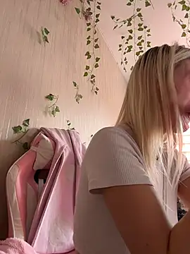 Snapshot of -Sexy_Barbie- chatting on 10.13.25 -Sexy Barbie- online show from 10.13.25