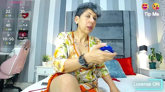 Julianewell online show from 03.19.25