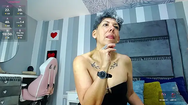 Julianewell online show from 09.11.25