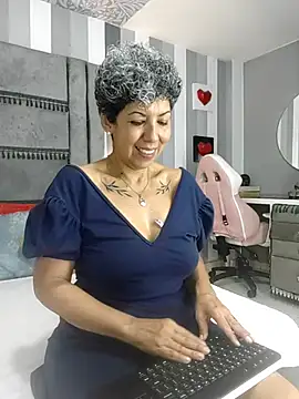 Julianewell online show from 11.12.25