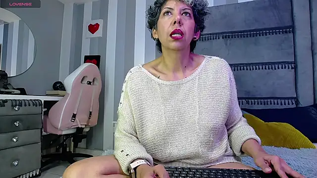 Julianewell online show from 02.27.26