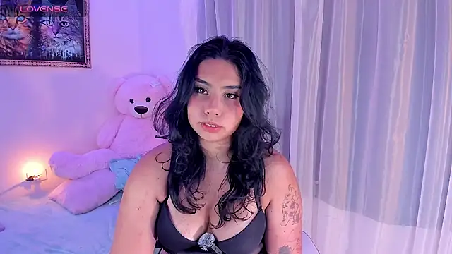 Snapshot of kiki_cavilll chatting on 06.18.26 kiki cavilll online show from 06.18.26