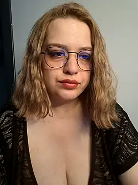 Snapshot of cansuozell chatting on 09.16.25 cansuozell online show from 09.16.25