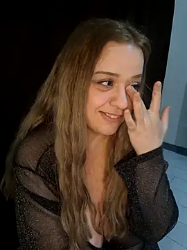 cansuozell online show from 10.25.25