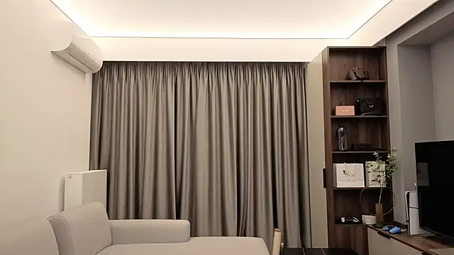 IrisNoire online show from 12.18.25