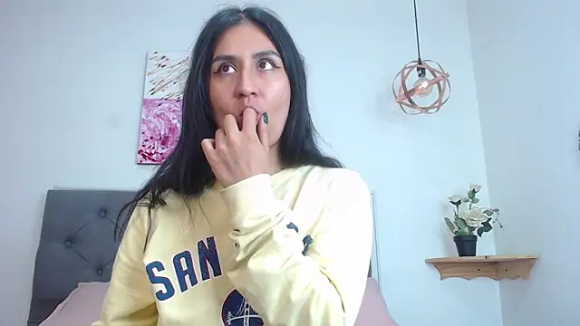 mia aira online show from 02.11.25