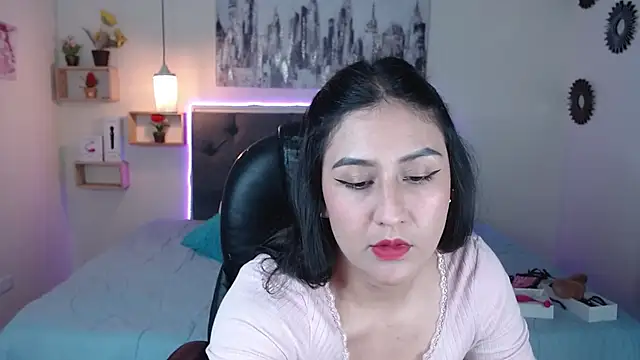 mia aira online show from 02.13.25