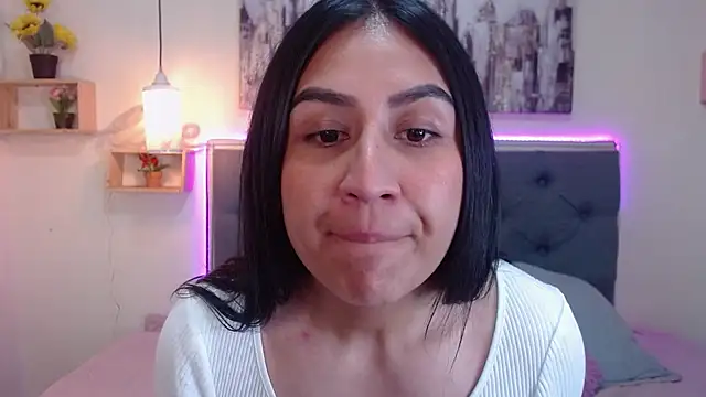 mia aira online show from 10.10.25