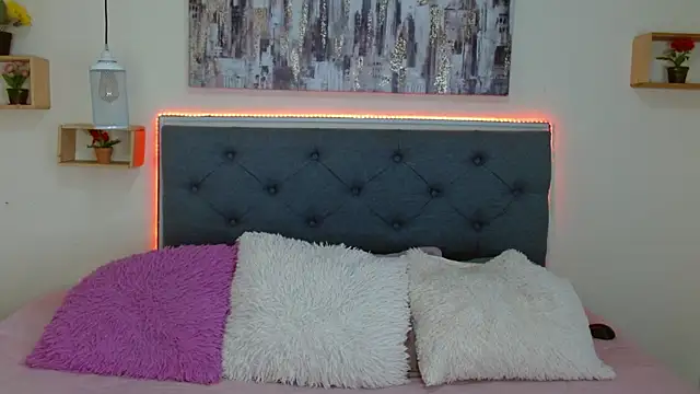 mia aira online show from 11.25.25