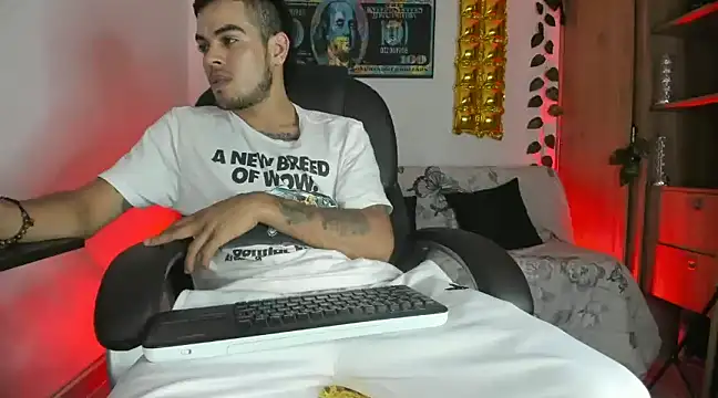 Snapshot of mikee_scooth chatting on 01.08.25 mikee scooth online show from 01.08.25