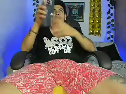 Snapshot of mikee_scooth chatting on 01.17.25 mikee scooth online show from 01.17.25