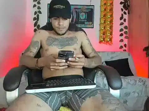 Snapshot of mikee_scooth chatting on 01.21.25 mikee scooth online show from 01.21.25