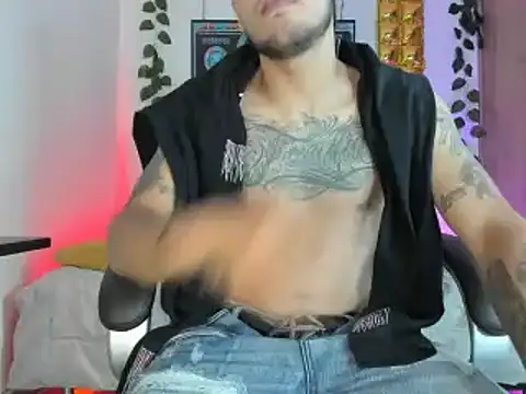 Snapshot of mikee_scooth chatting on 01.25.25 mikee scooth online show from 01.25.25