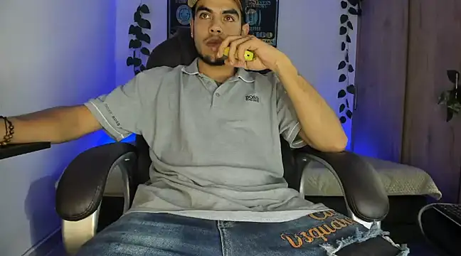 Snapshot of mikee_scooth chatting on 03.14.25 mikee scooth online show from 03.14.25