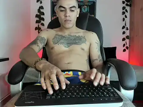 Snapshot of mikee_scooth chatting on 03.22.25 mikee scooth online show from 03.22.25