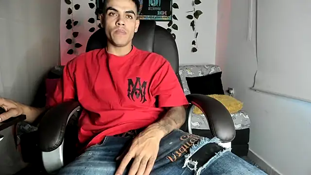 Snapshot of mikee_scooth chatting on 09.21.25 mikee scooth online show from 09.21.25