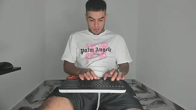 Snapshot of mikee_scooth chatting on 11.17.25 mikee scooth online show from 11.17.25