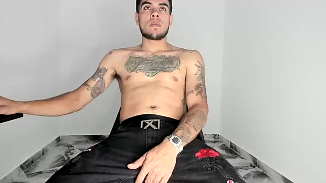 Snapshot of mikee_scooth chatting on 11.23.25 mikee scooth online show from 11.23.25