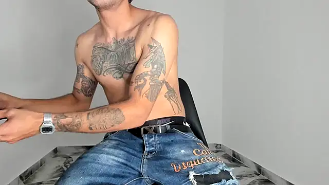 Snapshot of mikee_scooth chatting on 01.11.26 mikee scooth online show from 01.11.26