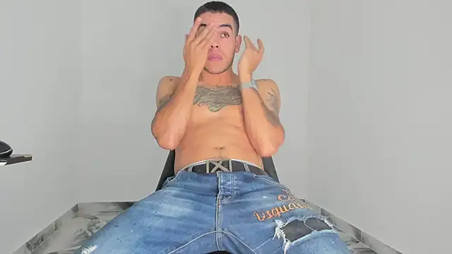 Snapshot of mikee_scooth chatting on 01.12.26 mikee scooth online show from 01.12.26