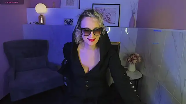 Queen Anna  online show from 01.23.25