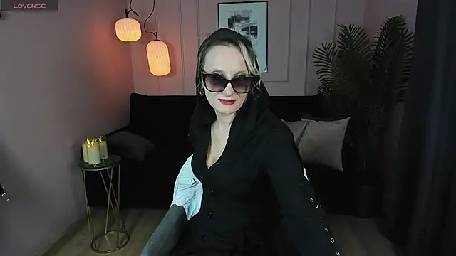 Queen Anna  online show from 01.30.25