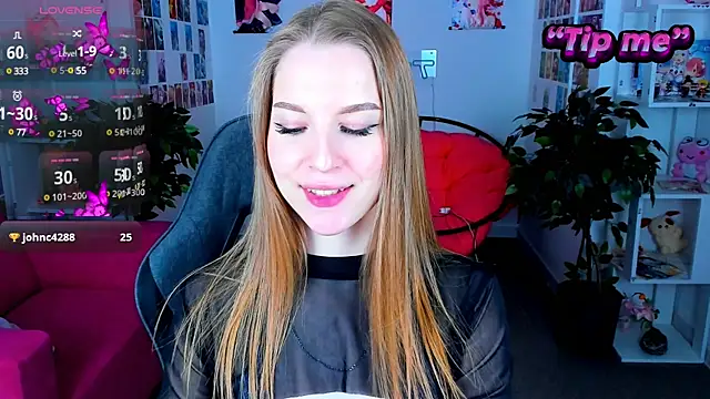 Snapshot of CuteMousee chatting on 01.05.25 CuteMousee online show from 01.05.25