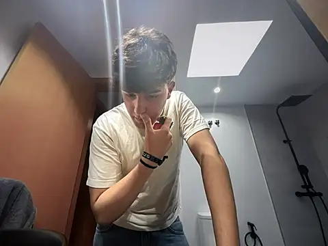 Snapshot of Pablogn24 chatting on 02.18.25 Pablogn24 online show from 02.18.25