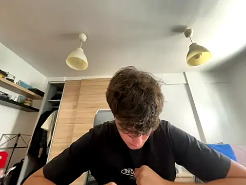 Snapshot of Pablogn24 chatting on 09.17.25 Pablogn24 online show from 09.17.25