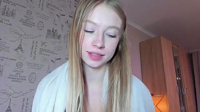 minidivaa  online show from 10.04.25