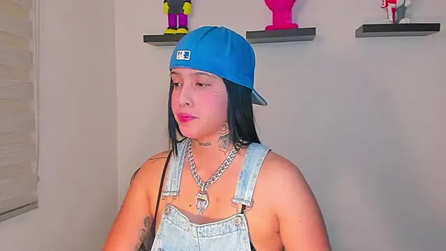 Gangster Girl online show from 12.04.24