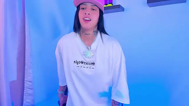 Gangster Girl online show from 01.04.25