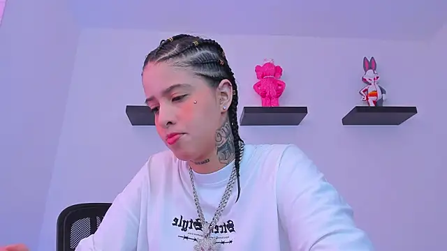 Gangster Girl online show from 02.28.25