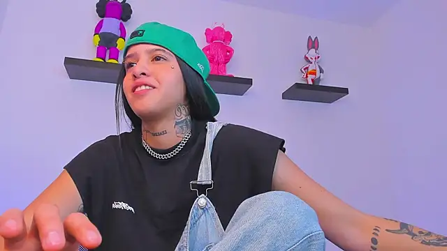 Gangster Girl online show from 03.08.25