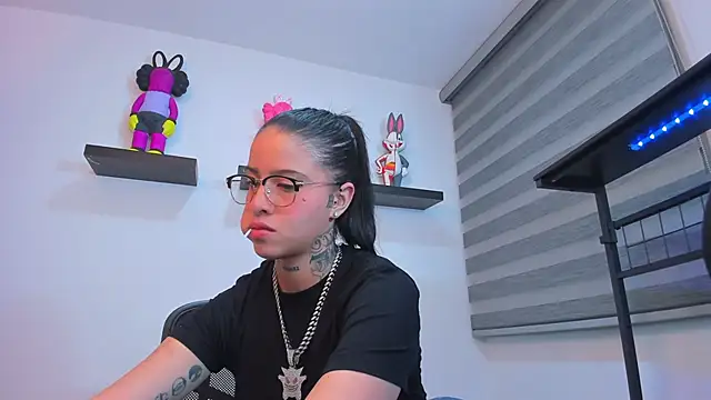 Gangster Girl online show from 11.28.25