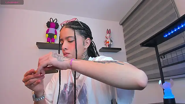 Gangster Girl online show from 01.13.26